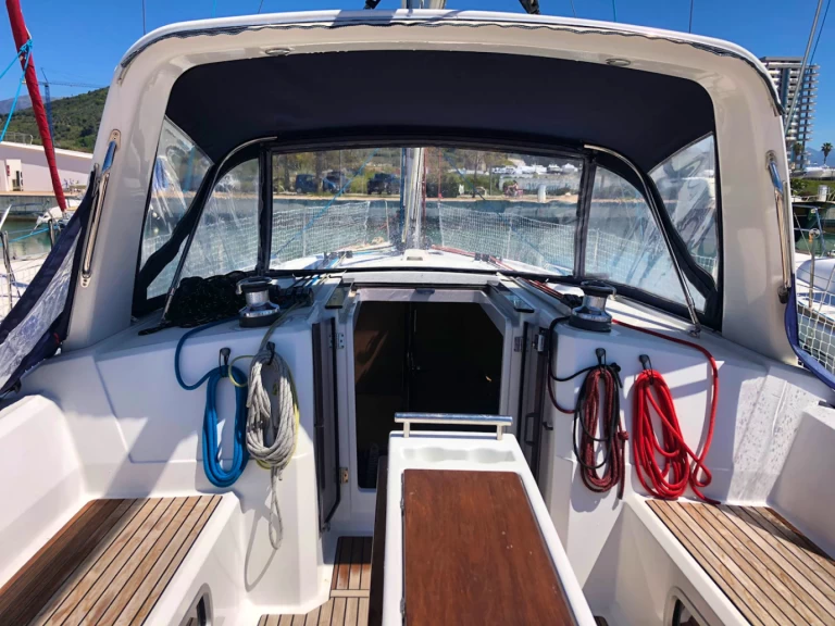 Ein Bénéteau Oceanis 38 mieten in Salerno