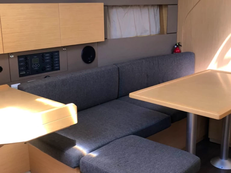 Segelboot mit oder ohne Skipper Bénéteau mieten in Salerno