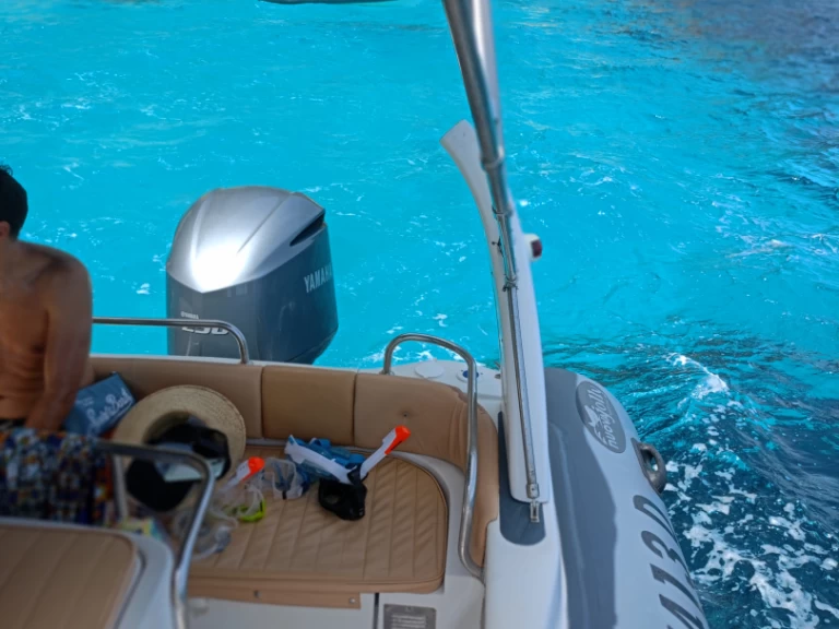 Ein Nuova Jolly King 750 mieten in Cala Gonone