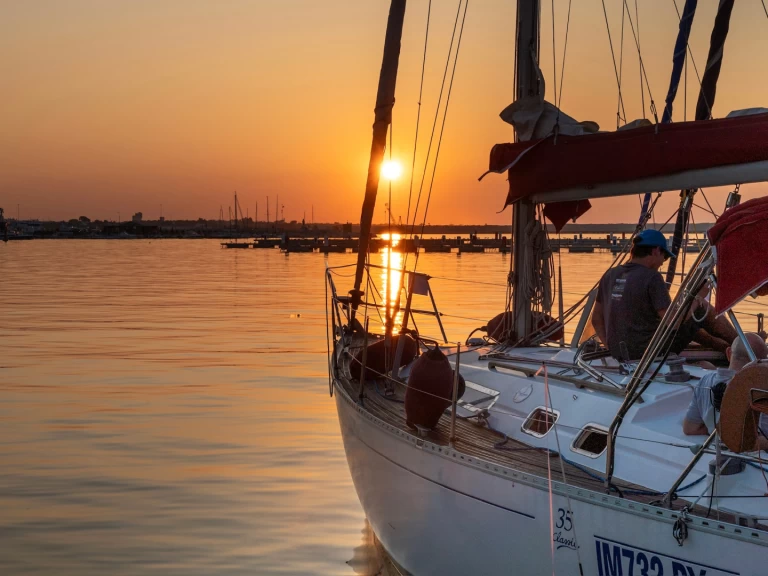 Segelboot mit oder ohne Skipper Dufour mieten in Bari