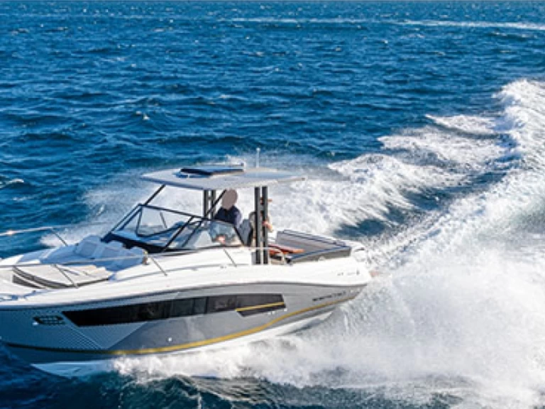 Ein Jeanneau Cap Camarat 9.0 WA mieten in La Spezia