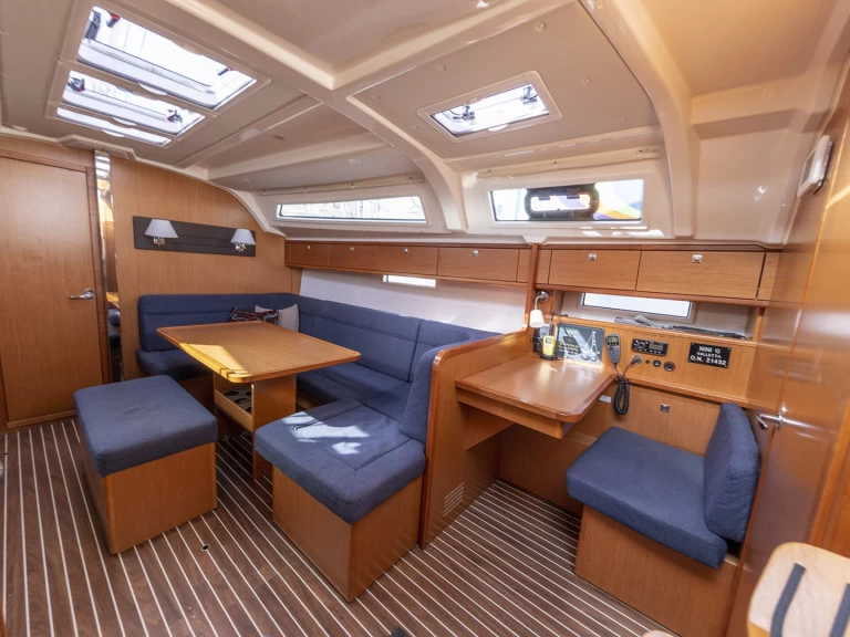 Ein Bavaria Bavaria 41 Cruiser mieten in Kalkara