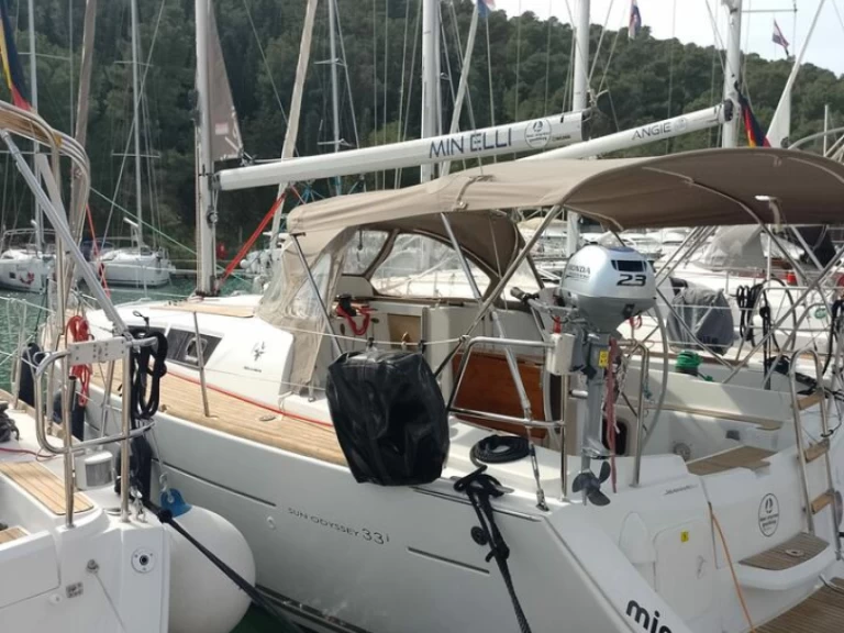 Segelboot mit oder ohne Skipper Jeanneau mieten in Gouviá