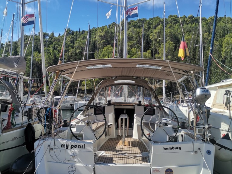 Ein Jeanneau Sun Odyssey 389 mieten in Gouviá