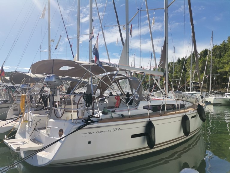 YachtCharter in Gouviá - Jeanneau Sun Odyssey 379 auf SamBoat