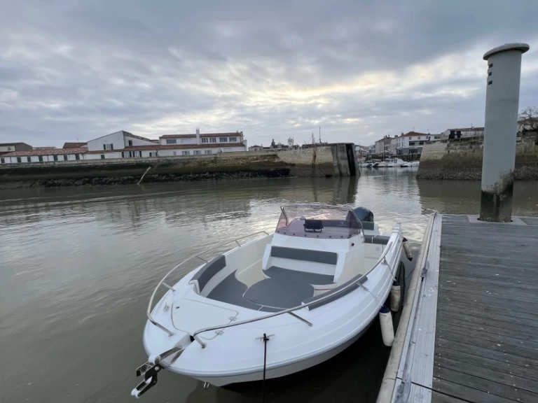 Ein Pacific Craft Pacific Craft 670 mieten in La Flotte