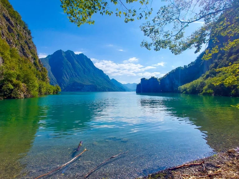 YachtCharter in Lovere - cantiere archetti Motoscafo auf SamBoat