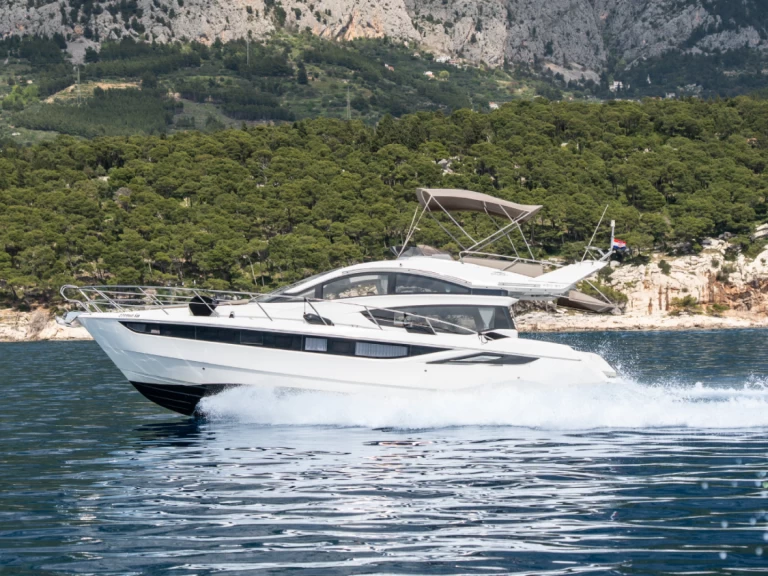 Boot mieten Makarska günstig Galeon 430 Skydeck