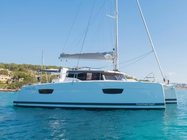 YachtCharter in Heraklion Port - Fountaine Pajot Astrea 42 auf SamBoat