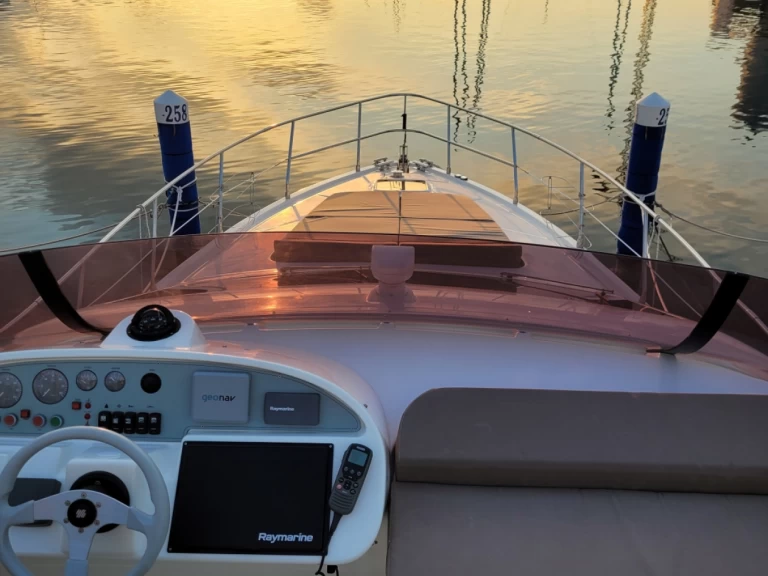 Ein CARNEVALLI 130S mieten in Tribunj