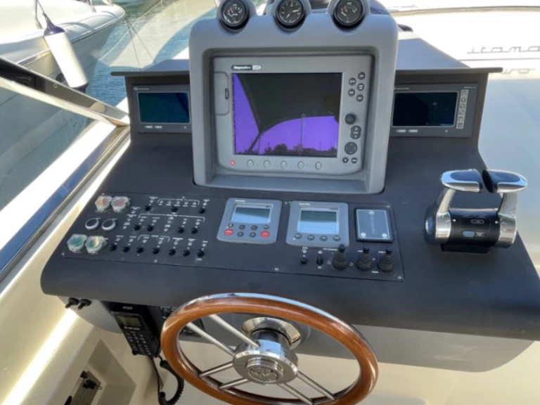 Vermietung Motorboot Tornado mit Führerschein