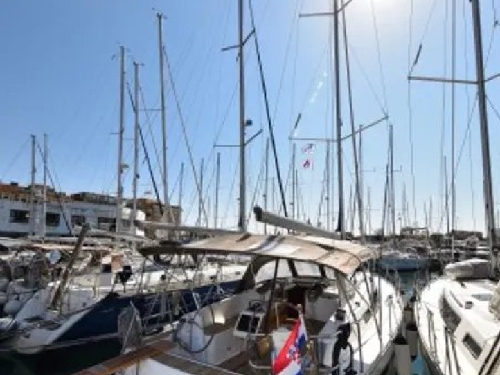 Ein Bavaria Cruiser 37 mieten in Zadar