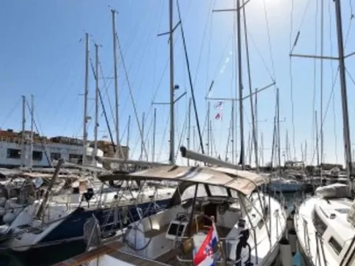 Ein Bavaria Cruiser 37 mieten in Zadar