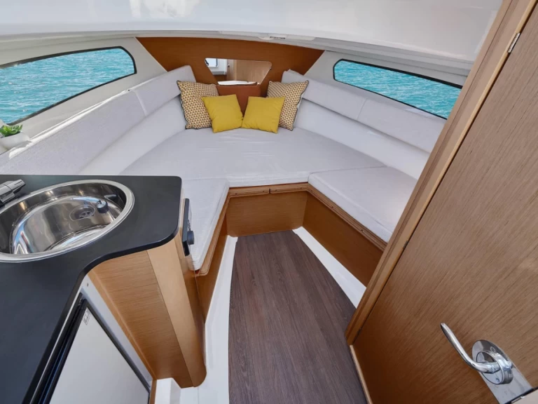 Motorboot mit oder ohne Skipper Jeanneau mieten in Frankreich