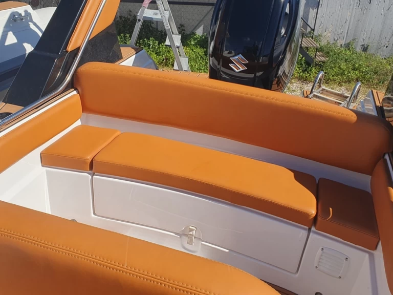 Ein Tiger Tiger TL 650 mieten in Bormes-les-Mimosas