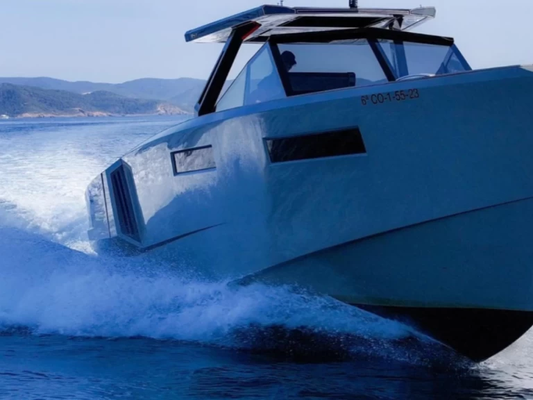 Ein Mistral EVO 43 mieten in Ibiza Town