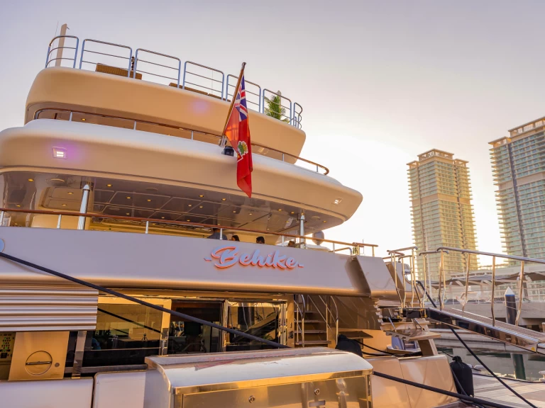 YachtCharter in Dubaï harbour - Sunseeker Behike  auf SamBoat