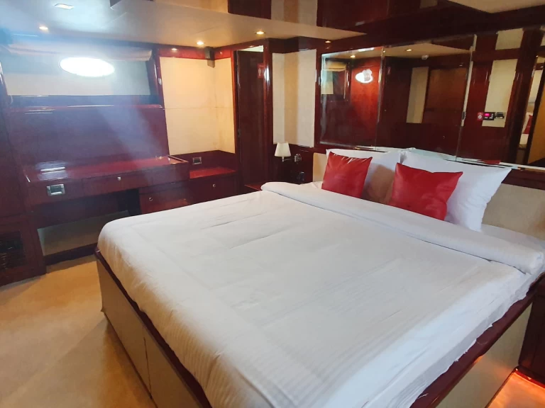 Sunseeker Aura mieten Dubaï harbour