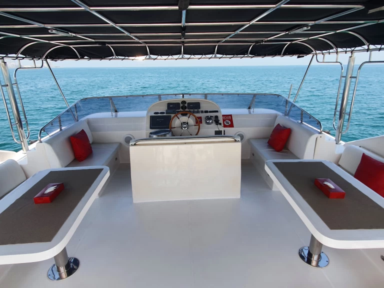 Boot mieten Dubaï harbour günstig Aura