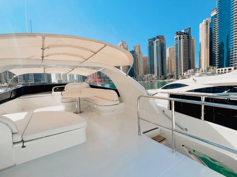 YachtCharter in Dubaï harbour - Sunseeker X8 auf SamBoat