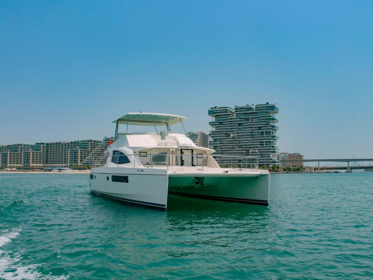 Yacht mit oder ohne Skipper Azimut mieten in Dubaï harbour