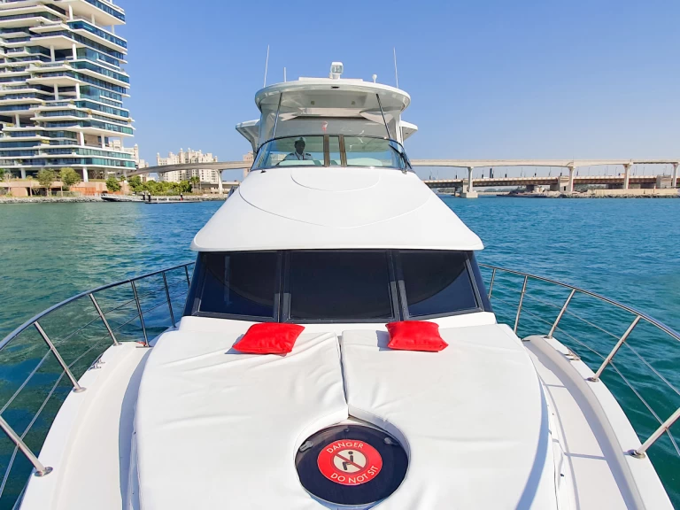Ein Azimut X23 mieten in Dubaï harbour
