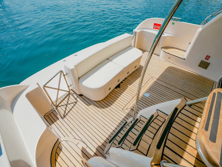 Motorboot mit oder ohne Skipper Sunseeker mieten in Dubaï harbour