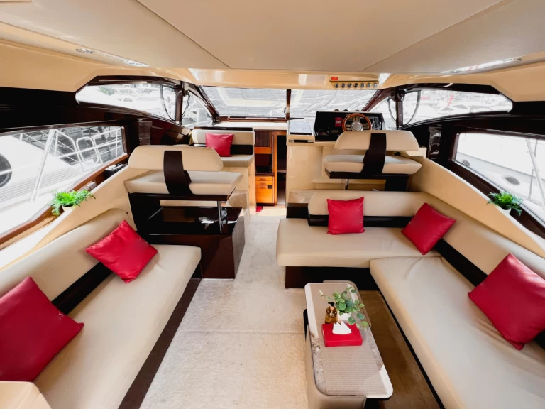 Boot mieten Dubaï harbour günstig X7