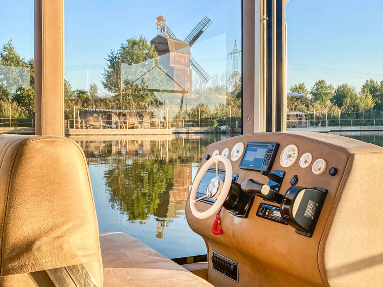 Ein Luxboot Luxboot mieten in Buchholz