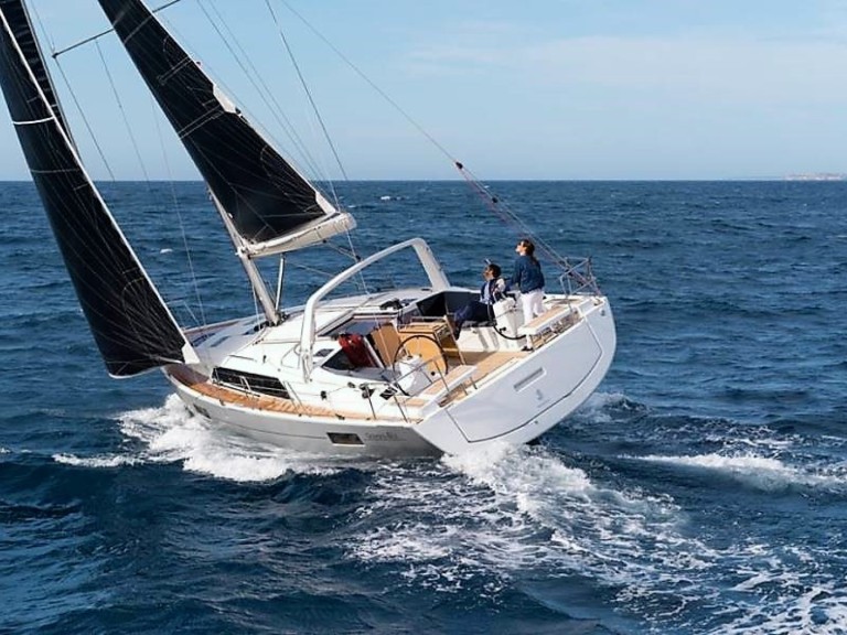 Ein Bénéteau Oceanis 41.1 mieten in Gouviá