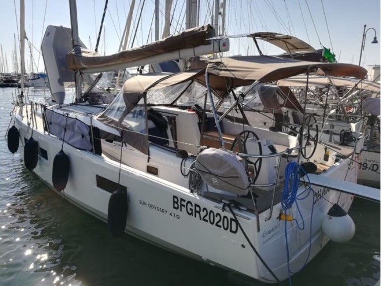 YachtCharter in San Vincenzo - Jeanneau Sun Odyssey 410 auf SamBoat