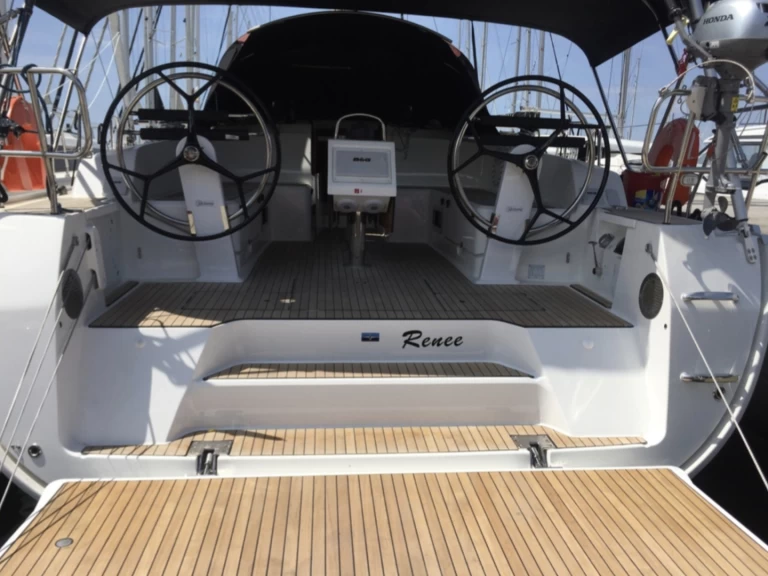 Ein Bavaria Cruiser 46 mieten in Skiathos