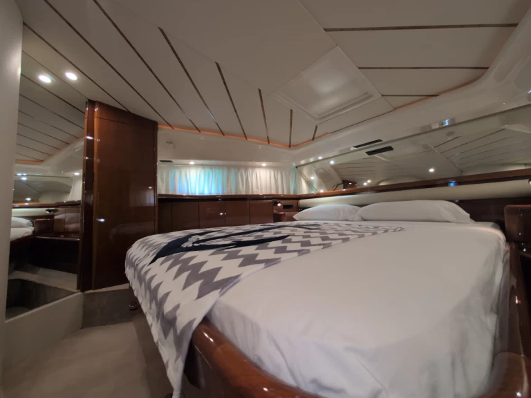 Motorboot mit oder ohne Skipper Ferretti mieten in Cádiz