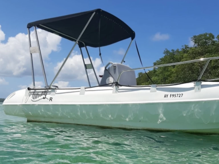 Ein Whaly Whaly 500 mieten in Le François