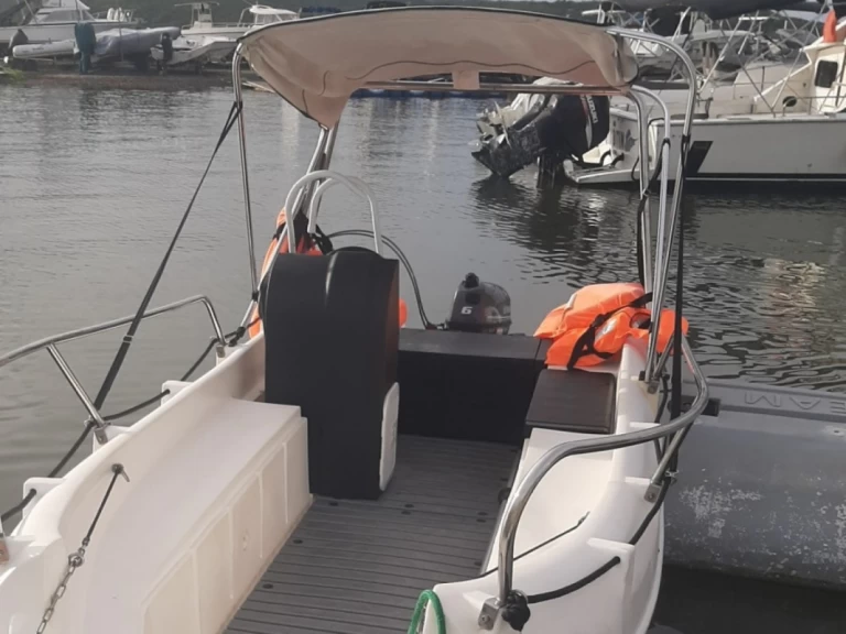 Vermietung Motorboot Whaly mit Führerschein