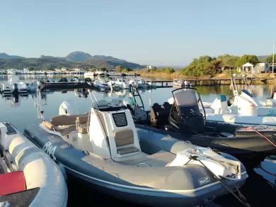 Ein Bwa Sport 22 GTO mieten in Olbia