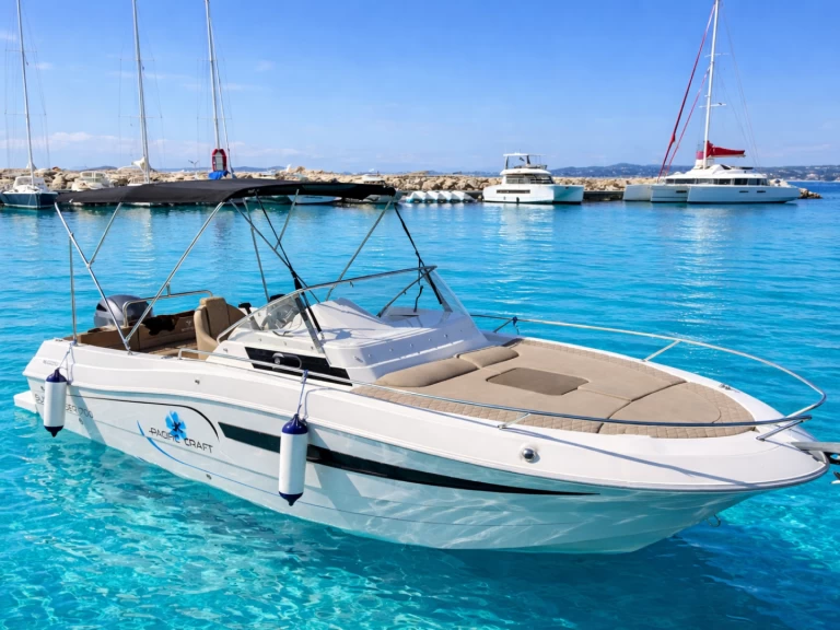 Ein Pacific Craft Pacific Craft 700 SC mieten in Nizza