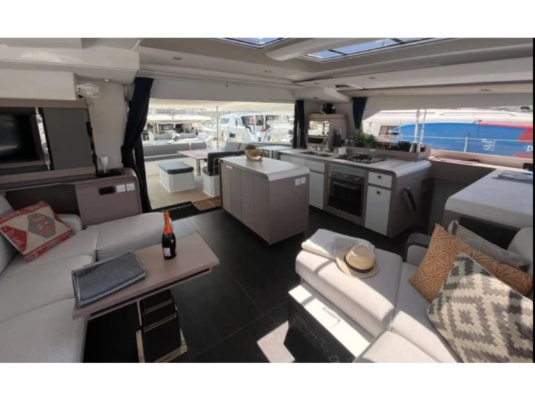 YachtCharter in Álimos - Fountaine Pajot Aura 51 auf SamBoat