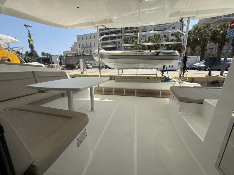 Katamaran mieten in Nikiána - Lagoon Lagoon 42, 2020,  Air Condition, Generator, Water maker, Solar panel, Only with skipper, 2 SUP offered free