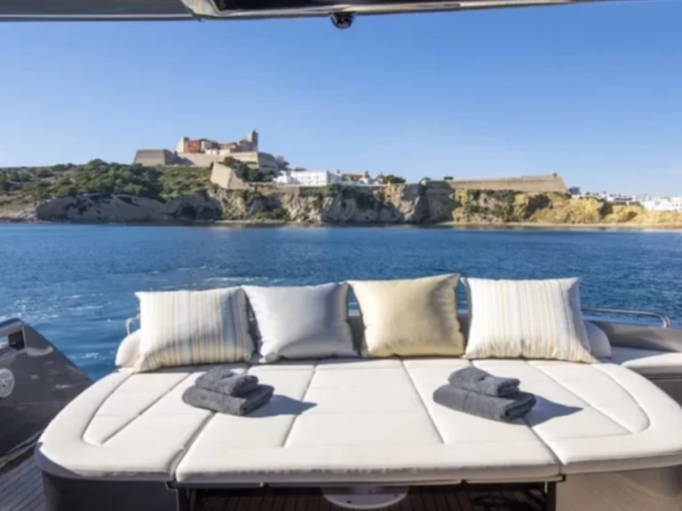 Ein Pershing Pershing 62 mieten in Ibiza Town