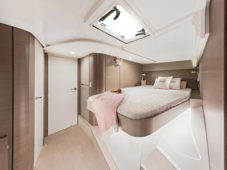 Ein Bali Bali Catspace Voile mieten in Ibiza Town