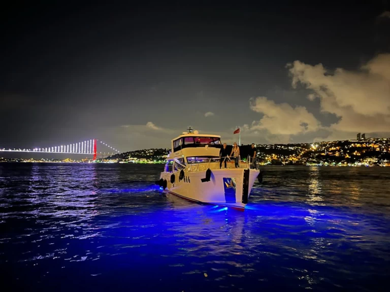 Ein  Motoryacht mieten in İstanbul