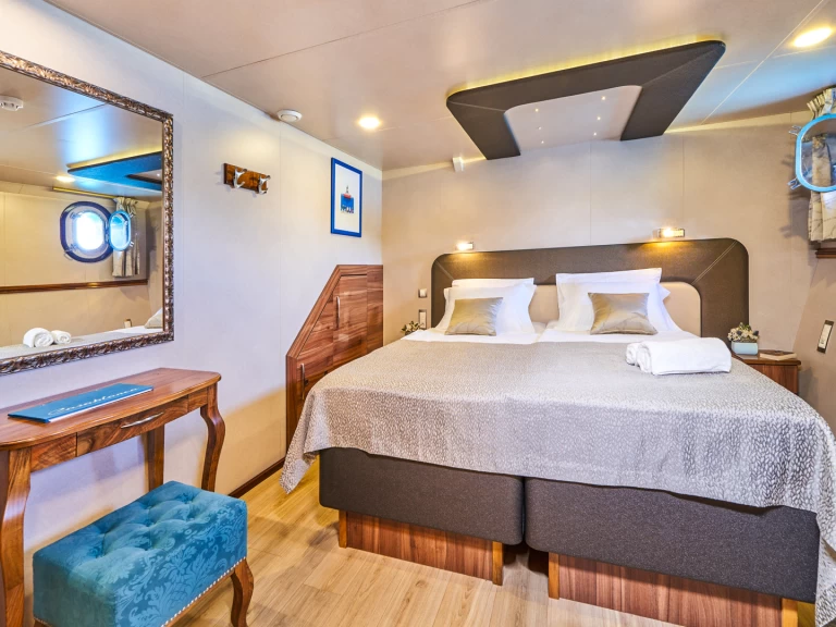 Ein  Luxury motoryacht mieten in Trogir