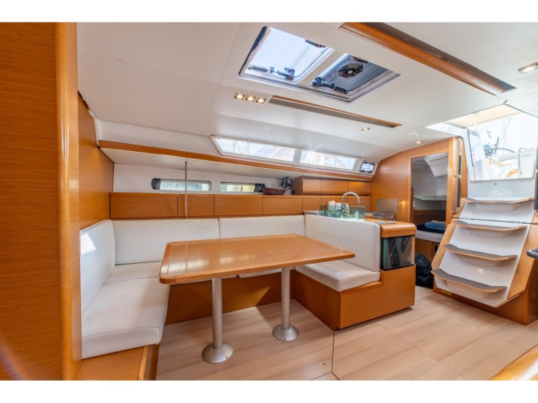 Segelboot mit oder ohne Skipper Jeanneau mieten in Álimos