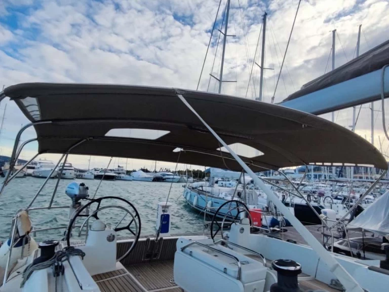Ein Jeanneau Sun Odyssey 519 mieten in Lefkáda
