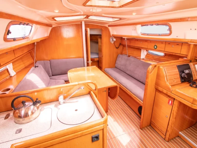 Segelboot mit oder ohne Skipper Bavaria mieten in Nikiána