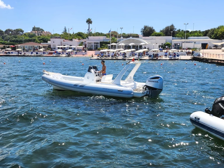 Vermietung Schlauchboot Colbac marine mit Führerschein