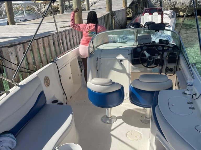 Hurricane deck boat  260 mieten Nassau