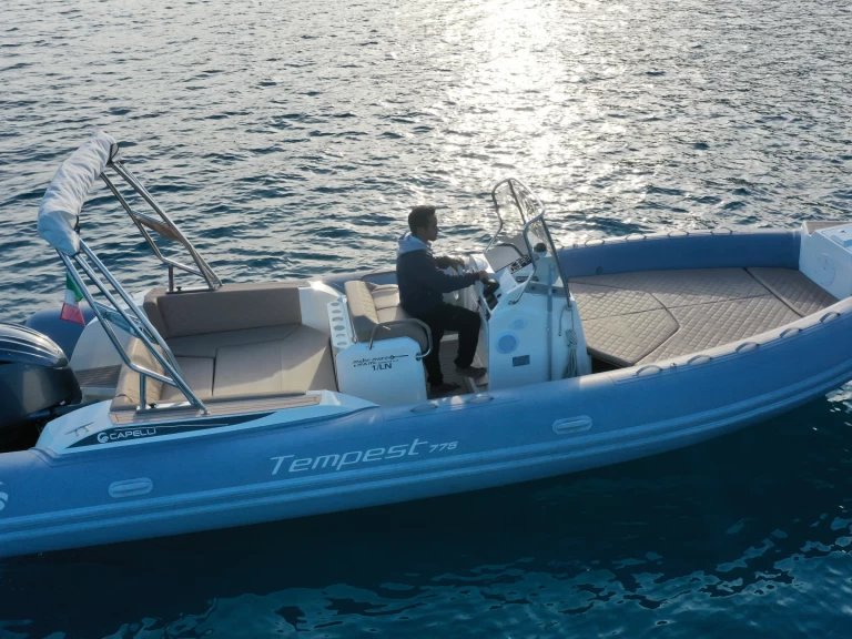 Vermietung Schlauchboot Capelli mit Führerschein