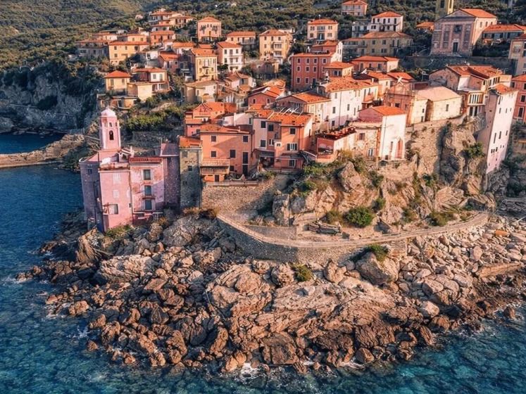 Bootsverleih Boston Whaler Boston Whaler 220 Dauntless La Spezia Samboat